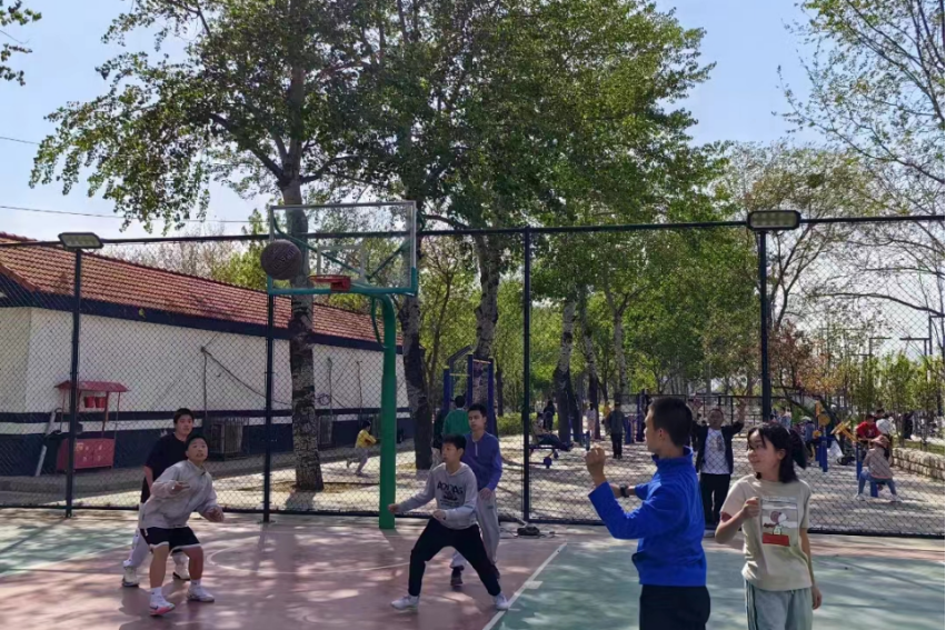 篮球半场进攻规则突破犯规_篮球半场进攻基础战术配合图_篮球半场进攻突破规则