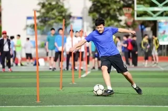 篮球速度快打什么位置_篮球控球快慢规则是什么_篮球快攻打法和要点