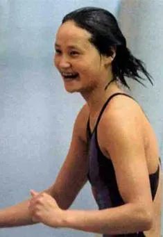 游泳跳板视频_游泳跳板冠军是谁啊_游泳冠军跳板是谁