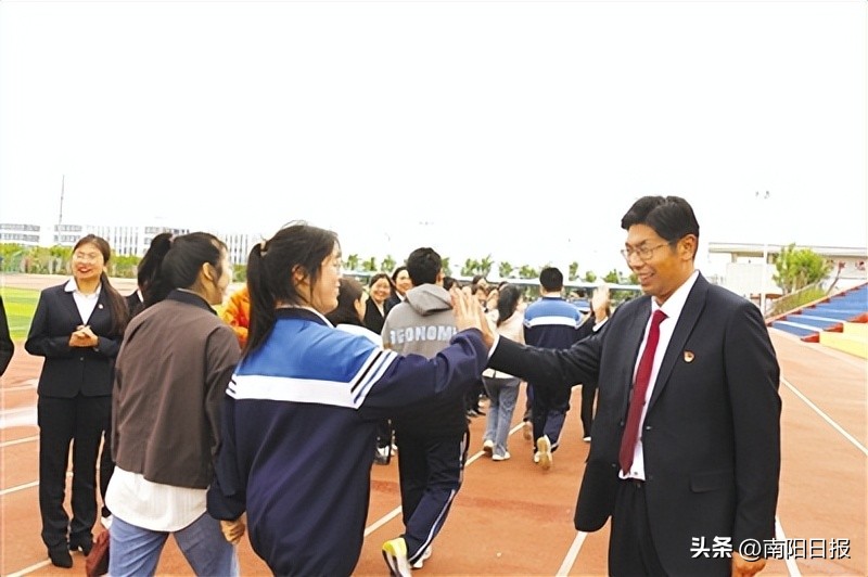 南阳师范篮球队_南阳师范学院篮球冠军是谁_南阳师范篮球场