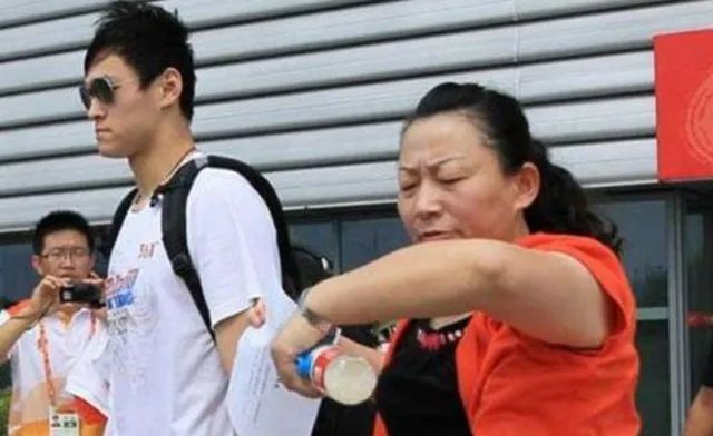 世界游泳冠军游速_世界的游泳冠军叫什么名字_世界游泳冠军赛