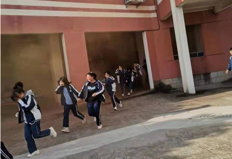 逃生图图片_逃生图片简笔画_学习生活逃生技能图片