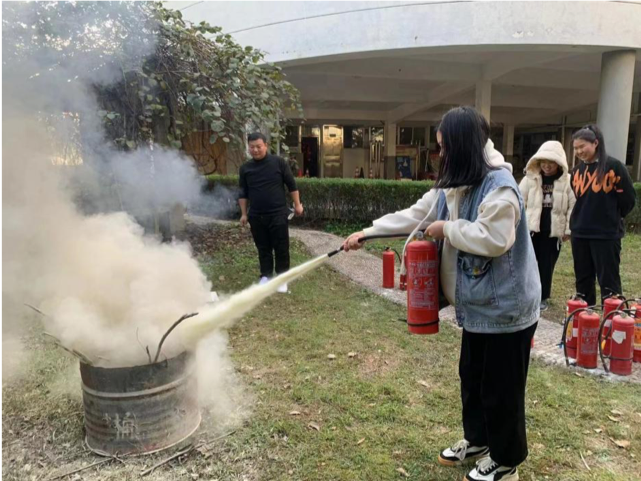 学习生活逃生技能图片_逃生图图片_逃生图片简笔画
