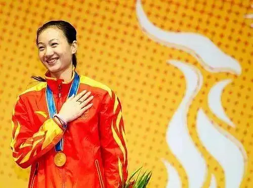 中国击剑世界冠军左手还是右手_左手击剑更有优势吗_击剑国家队只要左手