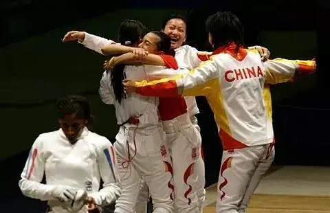 左手击剑更有优势吗_中国击剑世界冠军左手还是右手_击剑国家队只要左手